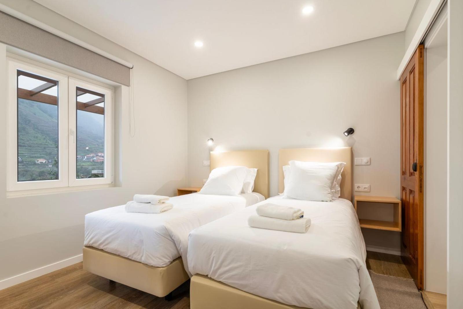 Madeira Surf Lodge เซาวิเซนเจ ภายนอก รูปภาพ